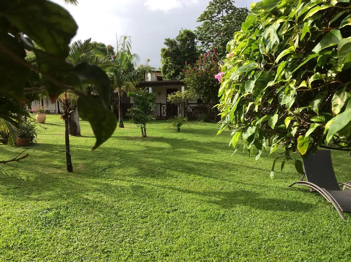 Guest house Le Bungalow Des Bougainvilliers Ducos